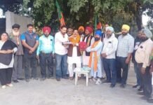 ਬਿਹਾਰ ਚੋਣਾਂ ਵਿੱਚ ਭਾਜਪਾ ਦੀ ਜਿੱਤ ’ਤੇ ਵਰਕਰਾਂ ਨੇ ਸਾਬਕਾ ਮੰਤਰੀ ਡਾ ਹਰਬੰਸ ਲਾਲ ਦੀ ਅਗਵਾਈ ਵਿੱਚ ਵੰਡੇ ਲੱਡ