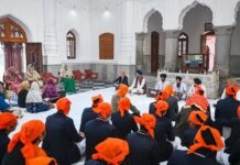 लाहौर के ऐतिहासिक एचिसन गुरुद्वारा साहिब में 80 वर्षों बाद गूंजे शबद कीर्तन और अरदास, सिख विरासत के पुनर्जागरण का भावुक क्षण