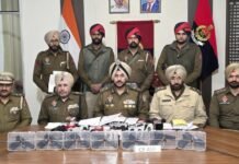 ਅੰਮ੍ਰਿਤਸਰ ਵਿੱਚ ਸਰਹੱਦ ਪਾਰੋਂ ਚੱਲ ਰਹੇ ਹਥਿਆਰ ਤਸਕਰੀ ਨੈੱਟਵਰਕ ਦੇ ਦੋ ਕਾਰਕੁਨ 7 ਪਿਸਤੌਲਾਂ ਸਮੇਤ ਕਾਬੂ