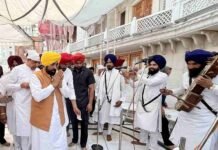 मुख्यमंत्री भगवंत सिंह मान ने श्री हरिमंदिर साहिब में माथा टेका, बेअदबी विरोधी ऐतिहासिक कानून बनाने की समझ और शक्ति देने के लिए परमात्मा का शुक्राना किया