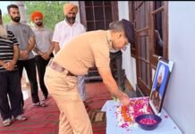 शहीद एएसआई जोगा सिंह के परिवार से मिले वरिष्ठ पुलिस अधिकारी, न्याय और हरसंभव सहायता का दिया भरोसा