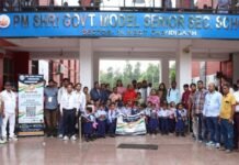 जन सेवा सहयोग फाउंडेशन की पहल: धनास के सरकारी स्कूल में पुस्तकों और चॉकलेट से बच्चों के चेहरों पर बिखरी मुस्कान