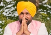 ਫੱਤਾ ਮਾਲੋਕੇ ਦੀ ਲੋਕ ਮਿਲਣੀ ਵਿੱਚ ਭਗਵੰਤ ਮਾਨ ਨੇ ਗਿਣਾਈਆਂ ਸਰਕਾਰ ਦੀਆਂ ਪ੍ਰਾਪਤੀਆਂ, ਖਿਡਾਰੀ ਨੂੰ 50 ਲੱਖ ਤੇ ਪਿੰਡ ਦੇ ਵਿਕਾਸ ਲਈ 51 ਲੱਖ ਰੁਪਏ ਦਾ ਚੈੱਕ ਸੌਂਪਿਆ