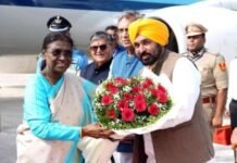 ਪੰਜਾਬ ਪਹੁੰਚੇ ਰਾਸ਼ਟਰਪਤੀ ਦ੍ਰੌਪਦੀ ਮੁਰਮੂ, ਮੁੱਖ ਮੰਤਰੀ ਭਗਵੰਤ ਮਾਨ ਨੇ ਕੀਤਾ ਨਿੱਘਾ ਸਵਾਗਤ