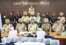 अमृतसर में पुलिस की बड़ी कार्रवाई: एम-16 राइफल, दो जिगाना समेत 9 पिस्तौल और 15 किलो अफीम बरामद, चार आरोपी गिरफ्तार